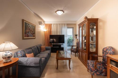 2 BR Apartment 5 minutes to Thissio Metro & Acropolis