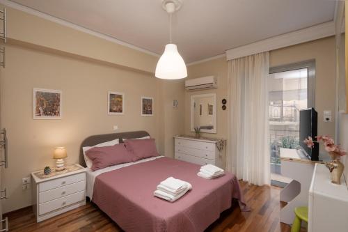 2 BR Apartment 5 minutes to Thissio Metro & Acropolis