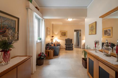 2 BR Apartment 5 minutes to Thissio Metro & Acropolis