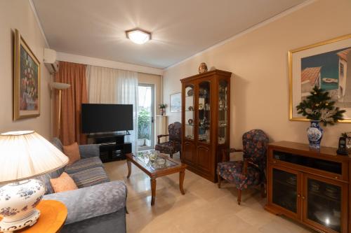 2 BR Apartment 5 minutes to Thissio Metro & Acropolis