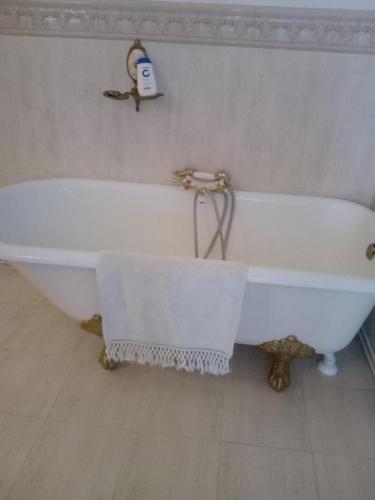 a white bath tub in a bathroom with a shower at Casa de Comedias in Almagro