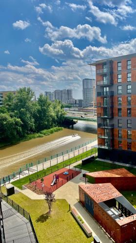 Jesionowe Apartamenty Ashwood Apartments Widok na Odrę 1,4 km od Rynku Parking Podziemny w Cenie Klimatyzacja Sauna w 1 Apt River Oder view 1,4 km Market Square Underground parking Balcony Air conditioning