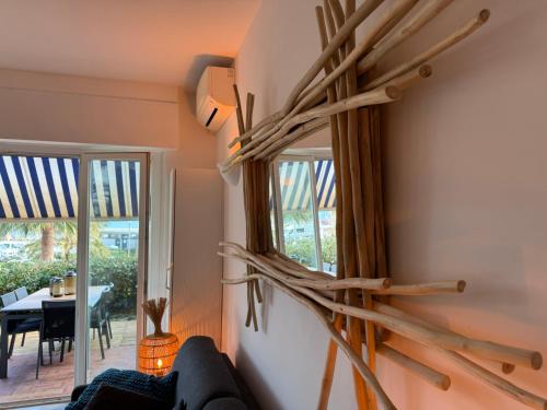 Ruang duduk di Large Luxury Apartment with garden view over the ocean