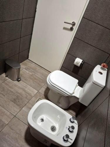 a bathroom with a toilet and a sink at Rincón de paso in Ciudad Lujan de Cuyo