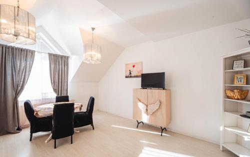 Гостиная зона в Silvie Apartments - Roosevelt