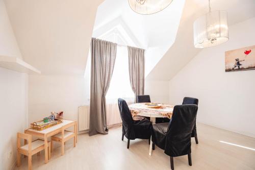Гостиная зона в Silvie Apartments - Roosevelt