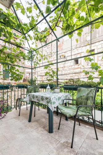 Luxury apartment in old town center with terrace