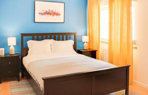 Ένα ή περισσότερα κρεβάτια σε δωμάτιο στο Comfortable flat near the beach