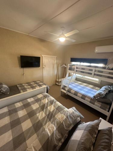 a bedroom with two bunk beds and a flat screen tv at Cottage in Barmera in Barmera