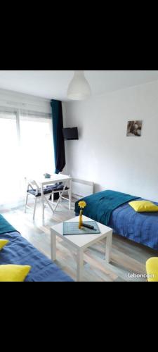 Katil atau katil-katil dalam bilik di Appartement situé plein sud avec balcon