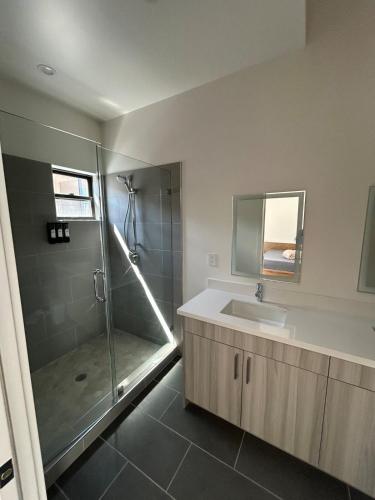 a bathroom with a shower and a sink at 912 Brand New Spacious Tonwhome 3br 3ba sleeps 9 in Redwood City