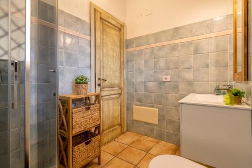 Ένα μπάνιο στο Boutique Apartments San Teodoro Center