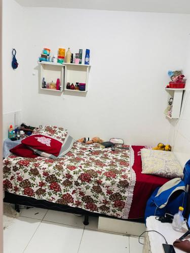 En eller flere senge i et værelse på Apartamento carnaval Daia