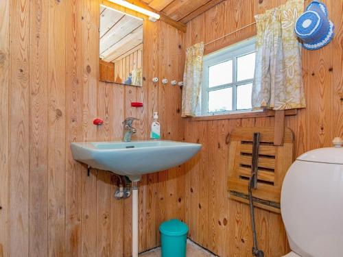 Koupelna v ubytování Holiday home Grenaa XLIV