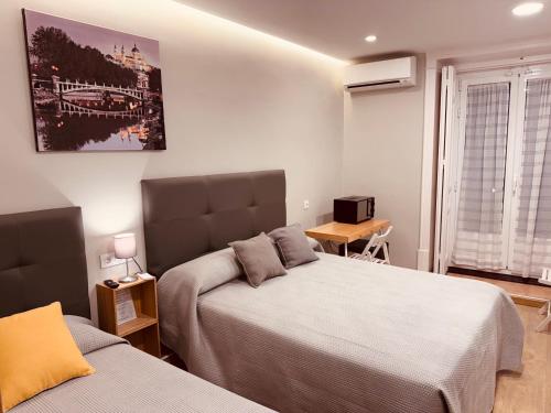 Postel nebo postele na pokoji v ubytování Hostal Patria Madrid