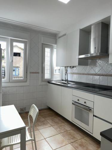 A kitchen or kitchenette at A CALZADA