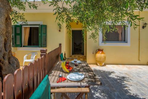 Το κτήριο όπου στεγάζεται  το διαμέρισμα