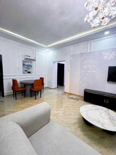 TV a/nebo společenská místnost v ubytování The12 By Naji Resort
