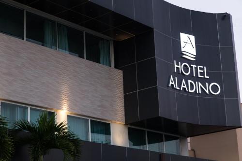 Un certificado, premio, letrero u otro documento en Hotel Aladino