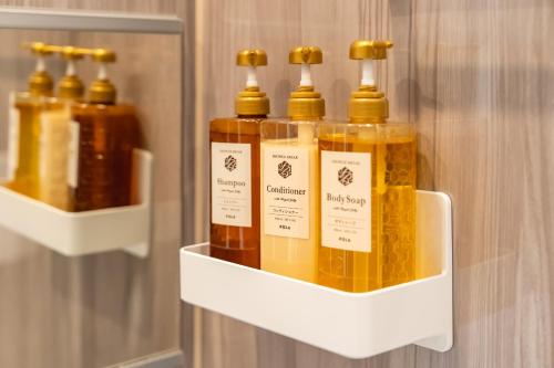 a shelf with four bottles of honey on it at Beach SPA TSUDA 1 Uno in Sanuki