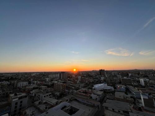 a view of a city at sunset at Departamento en Exclusiva Zona in Chiclayo