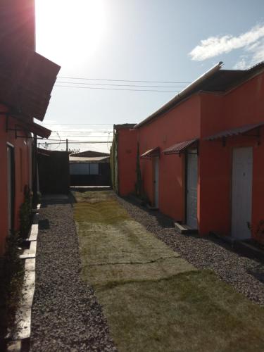 an alley between two buildings with the sun in the background at Residencial D' Caché in Aguadulce