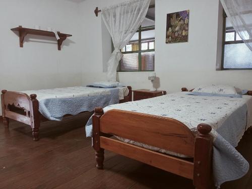 a bedroom with two beds in a room at Casa Verde in Quillabamba