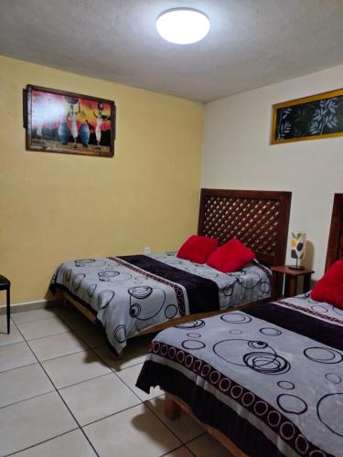 a room with two beds in a room at Hospedaje San Francisco.6 personas in Zacatlán