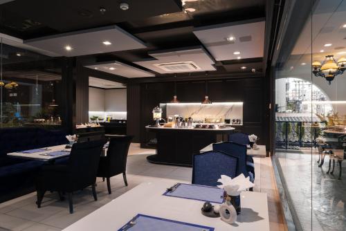 a restaurant with a bar and a dining room at Skye Hotel Bangkok in Bangkok