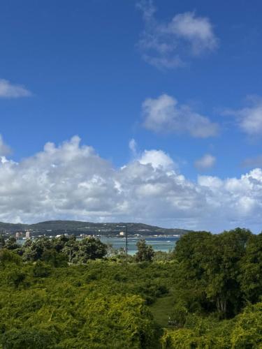 Φωτογραφία από το άλμπουμ του Tamuning, Ocean view, Tumon Beach 7 minutes, Carrera show, Galleria Mall, 8 families, 3Bedrooms 2Bathrooms, Pick up service στο Tamuning