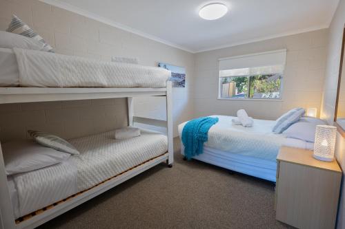 Postel nebo postele na pokoji v ubytování Blue Seas Holiday Villas