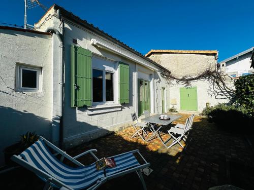 Charmante maisonnette à Fouras, 200m de la plage, idéale pour 4 personnes - FR-1-709-86