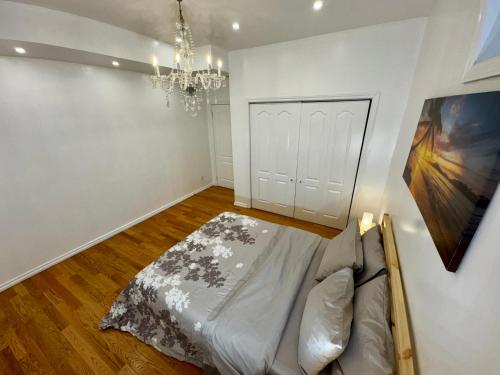 Φωτογραφία από το άλμπουμ του Spacious 2-BDRM Modern Retreat - Minutes from Pearson Airport σε Μπράμπτον