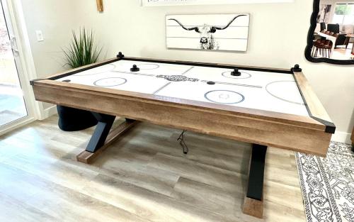 エルカホンにあるHalf ACRE Lux Pool SPA with FIREPIT ARCADE Grill Sleeps 40のギャラリーの写真