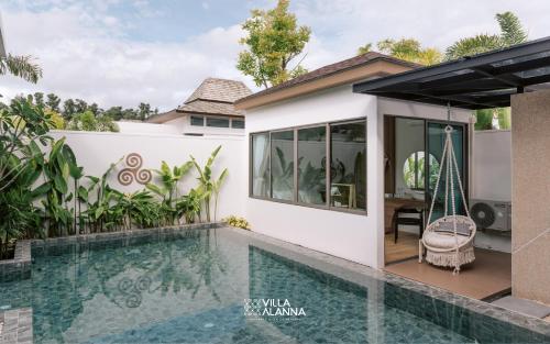 Бассейн в Villa Alanna Phuket или поблизости