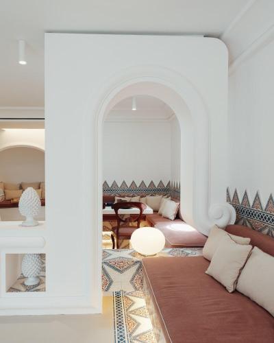 a living room with a couch and a table at Luxury Villa Civico 27 - Capri Centro in Capri