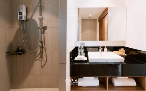 Ванная комната в Villa Alanna Phuket