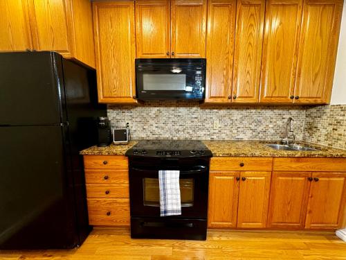 Φωτογραφία από το άλμπουμ του Spacious 2-BDRM Modern Retreat - Minutes from Pearson Airport σε Μπράμπτον