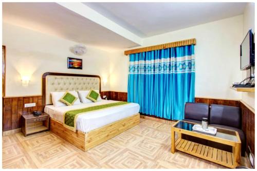 马拉里MALL ROAD HOTEL S A M I R U P A L A C E near temple and garden的相册照片