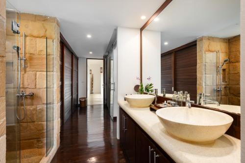 Bilik mandi di Ban Laem Set - by Sublime Samui Villas