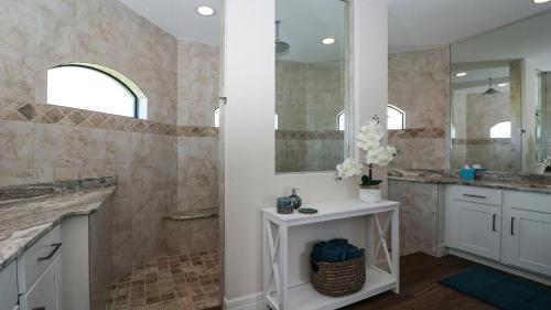 Un baño de TYC8330