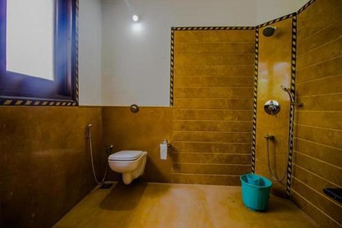 a bathroom with a toilet and a shower at Luxury Aveeno Resort Near Calangute and Baga in Sangolda