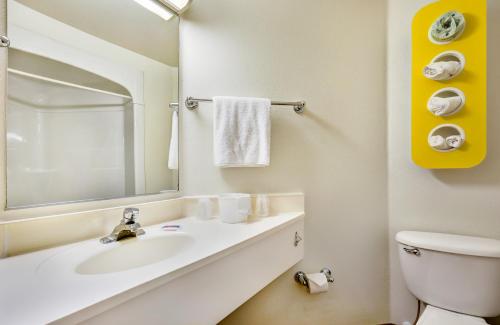 Koupelna v ubytování Motel 6-Roseburg, OR