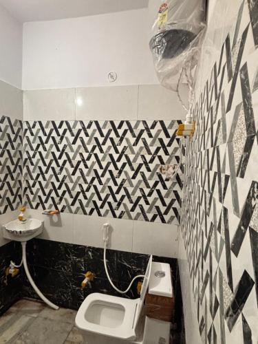 a bathroom with a toilet and a sink at Hotel Radha Madhavam Luxurious Boutique Stay in Mathura