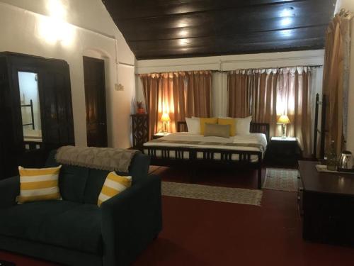 Ένα ή περισσότερα κρεβάτια σε δωμάτιο στο The Lodge, Madikeri
