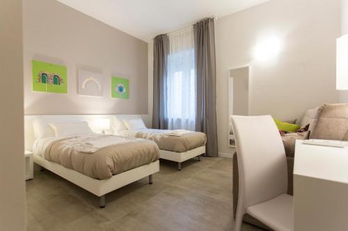 a bedroom with two beds and a couch at Frammenti in Matera
