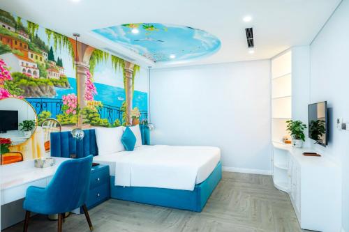 Roma Hotel Phu Quoc - Free Airport Shuttle & Sunset Town Tourにあるテレビまたはエンターテインメントセンター