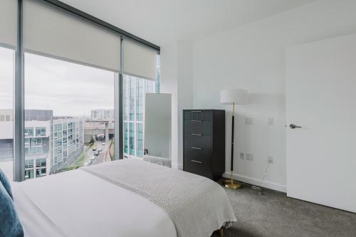 Ένα ή περισσότερα κρεβάτια σε δωμάτιο στο Blueground Rincon Hill 1bd apartment SFO-1748