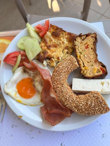 Gallery image of Ioranna Studios - Sarti Sithonia in Sarti