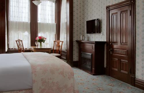 Televisyen dan/atau pusat hiburan di Victorian Inn